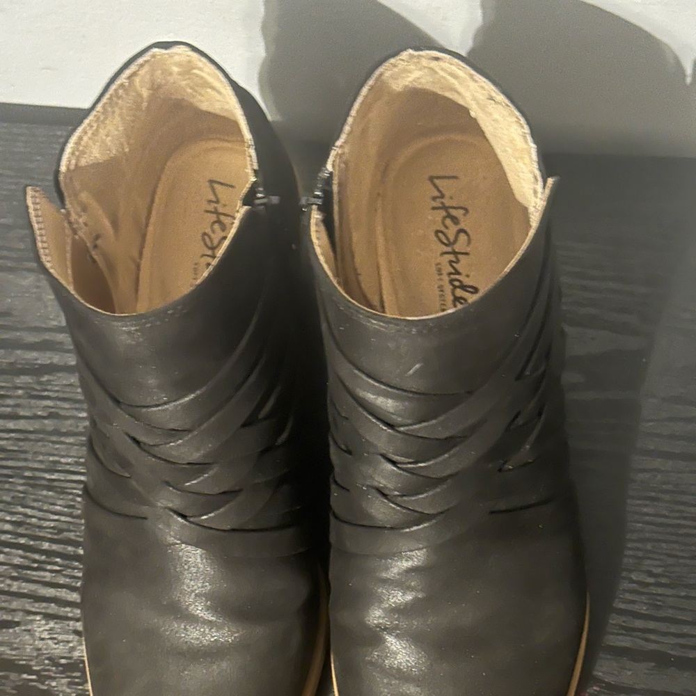 Life Stride Black Prairie Ankle Boots